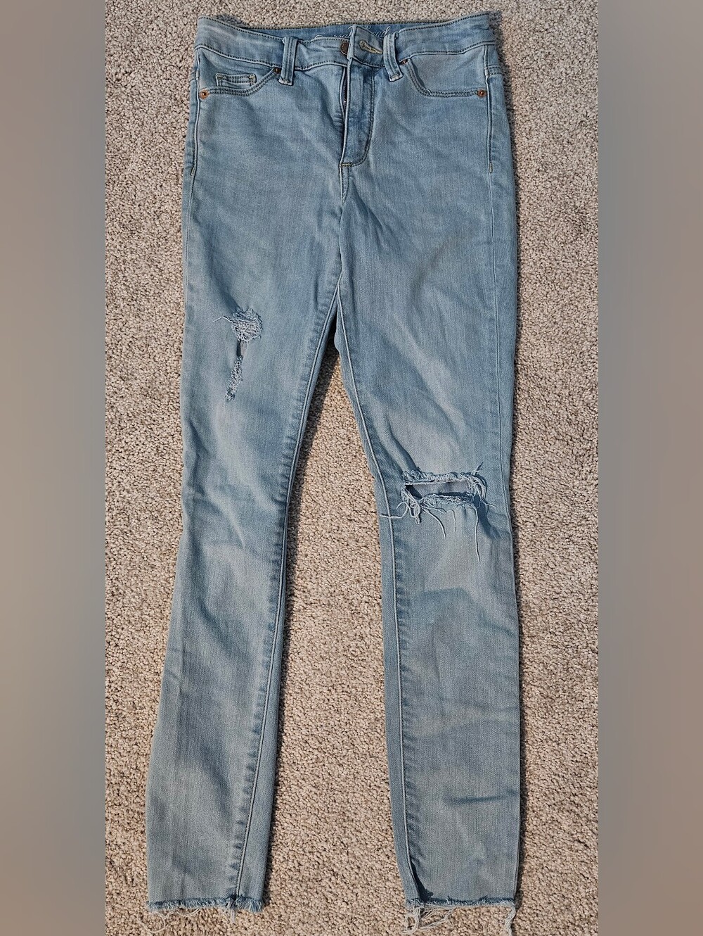 Juniors Universal Thread Size 00/24R Distressed Jeans